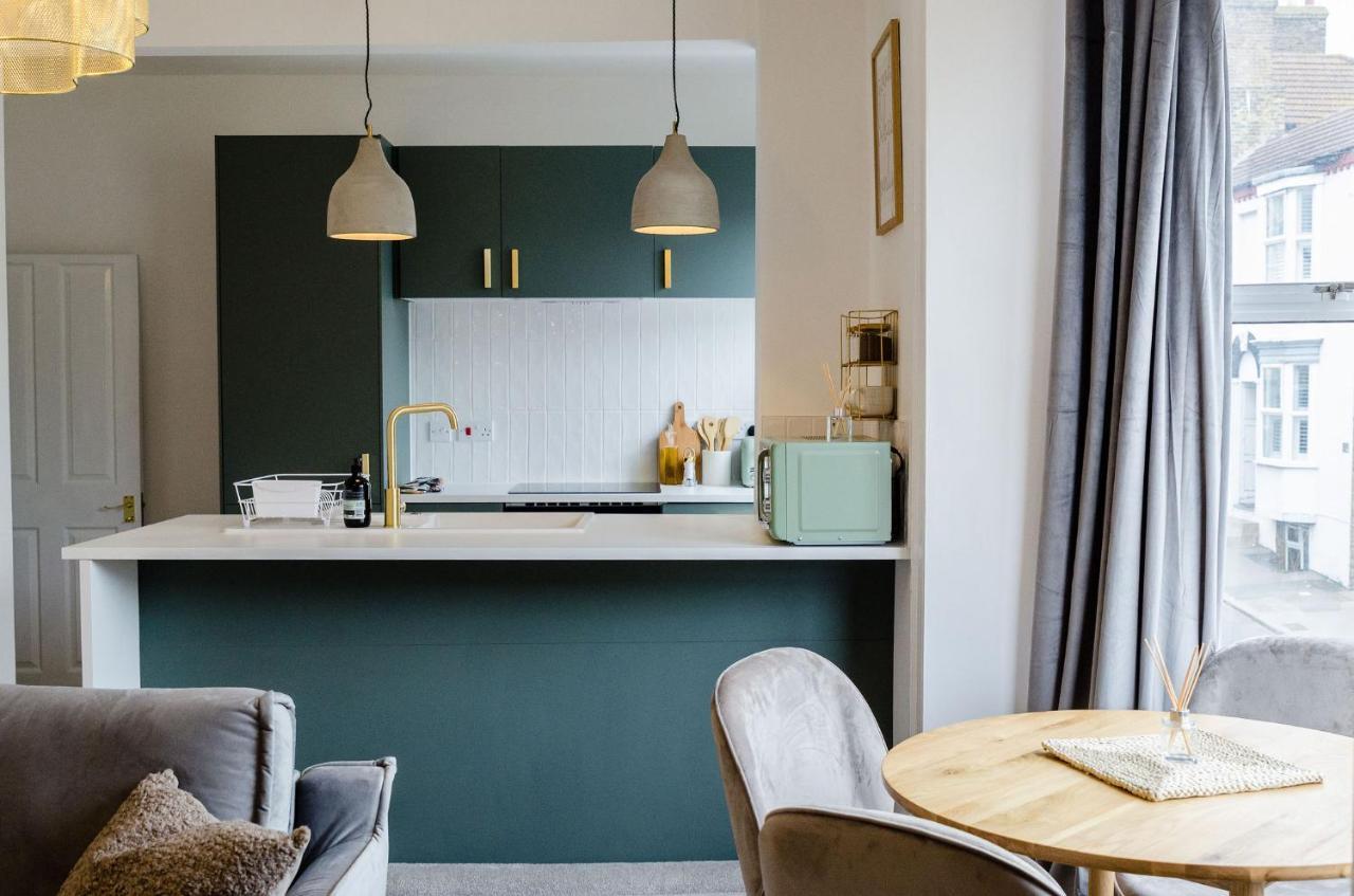 Chic Apartment, Edge Of Old Town! Margate